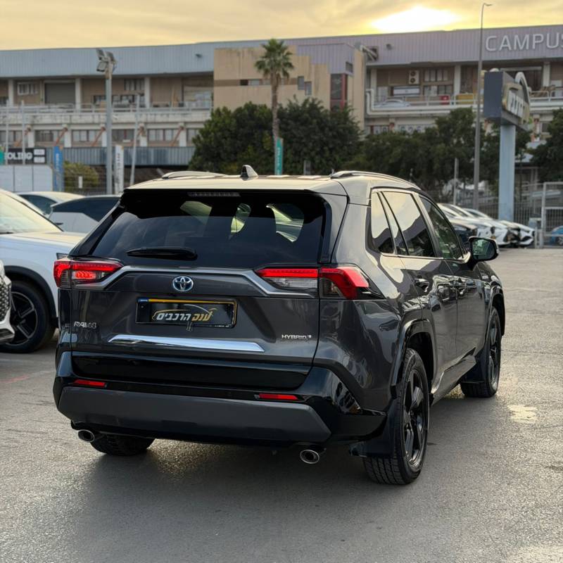 ������ RAV 4 HYBRID - ����� 5