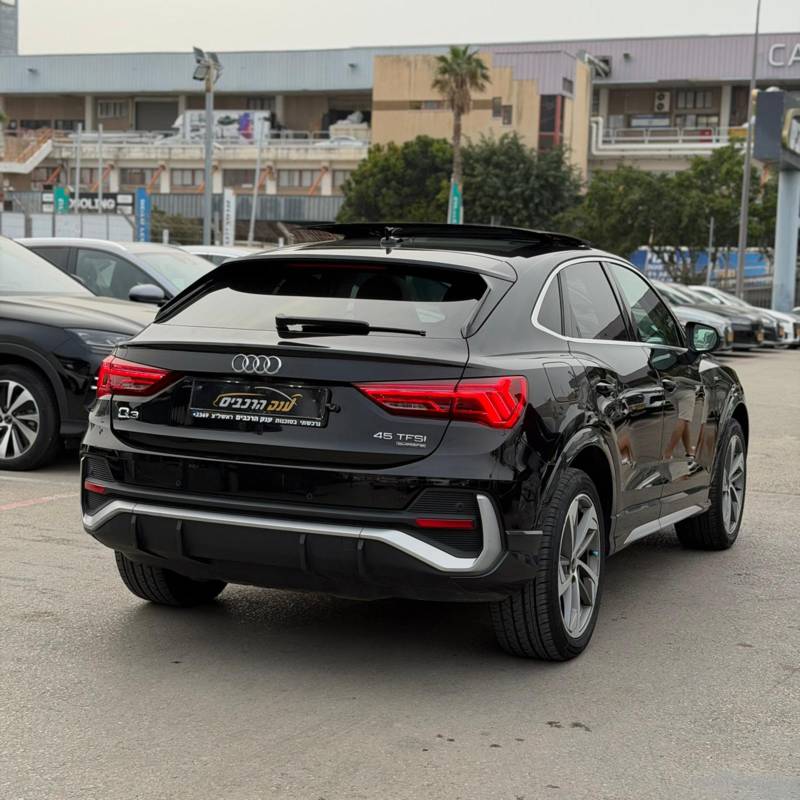 ����� Q3 SPORTBACK - ����� 5