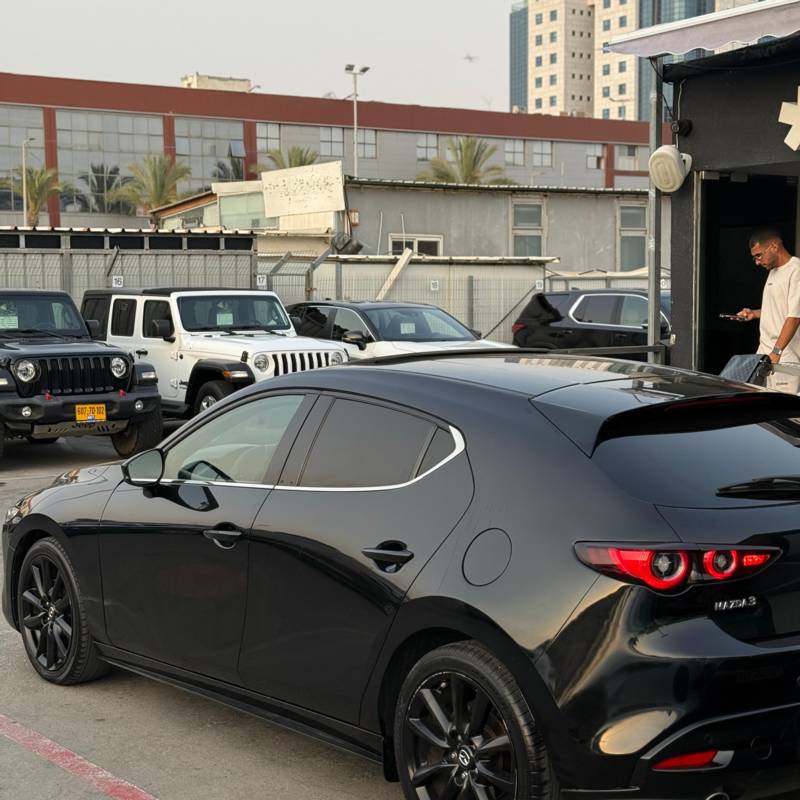  MAZDA 3 -  5