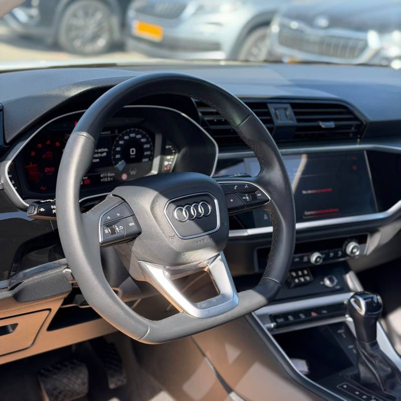 ����� Q3 SPORTBACK - ����� 6