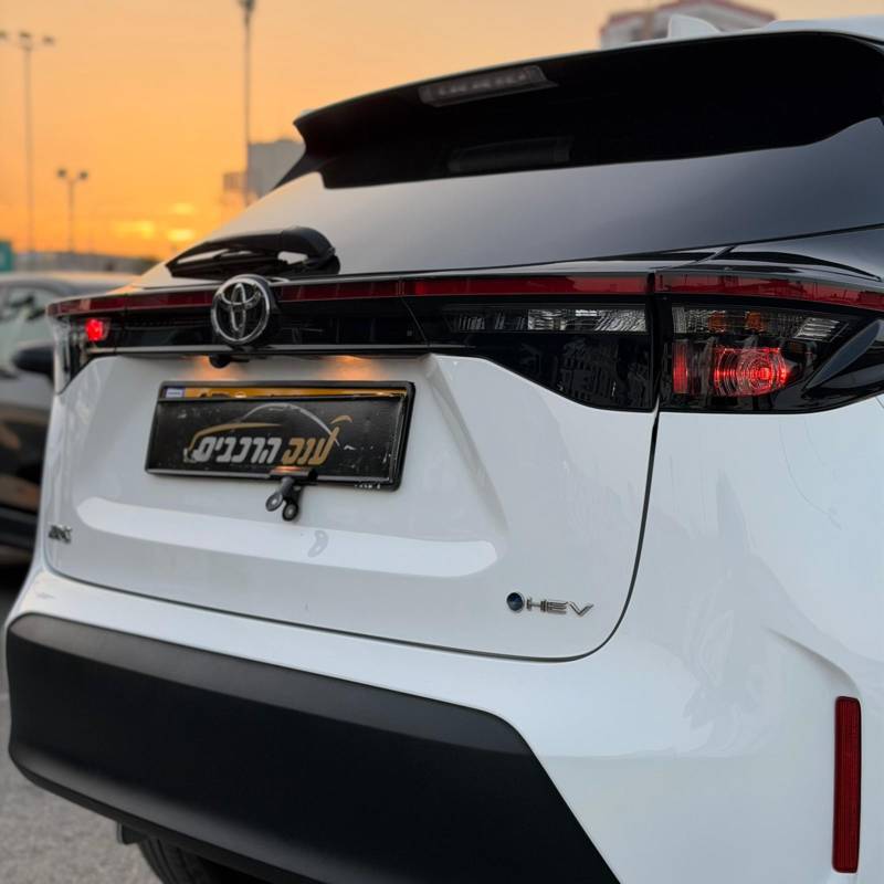 ������ YARIS CROSS HSD - ����� 6