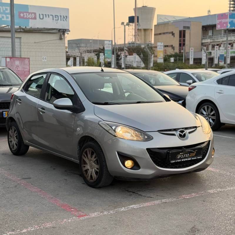  MAZDA 2 -  6
