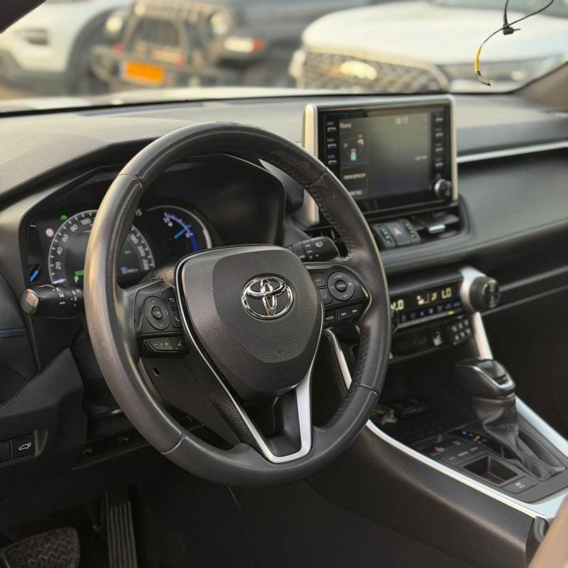 ������ RAV 4 HYBRID - ����� 6