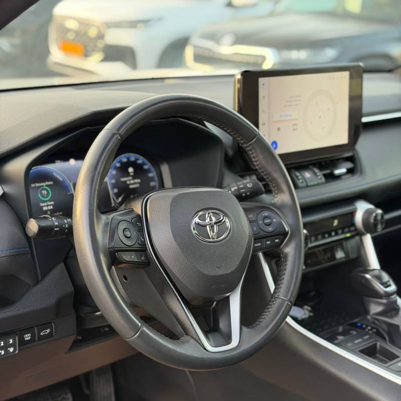 ������ RAV 4 HYBRID - ����� 6