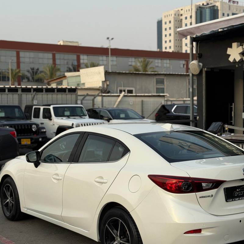  MAZDA 3 -  6