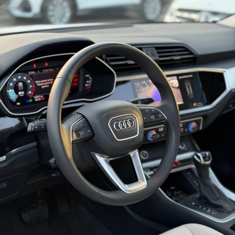 ����� Q3 SPORTBACK - ����� 7