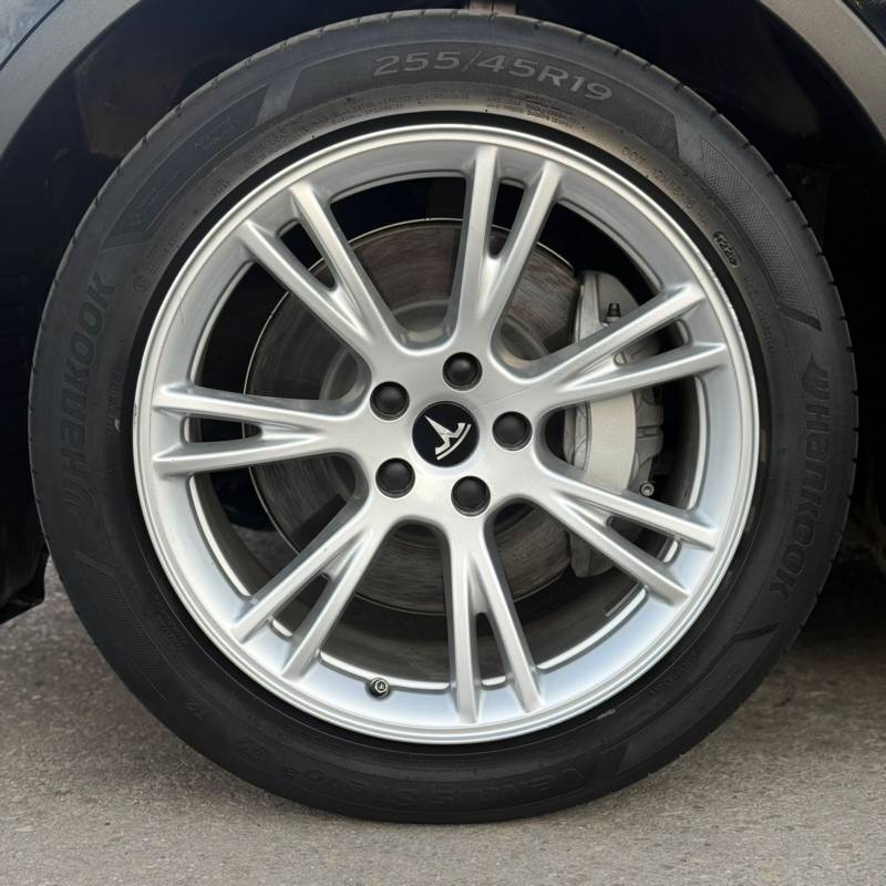 MODEL Y -  7