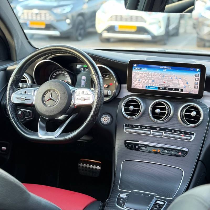  GLC300 E 4MATIC -  8