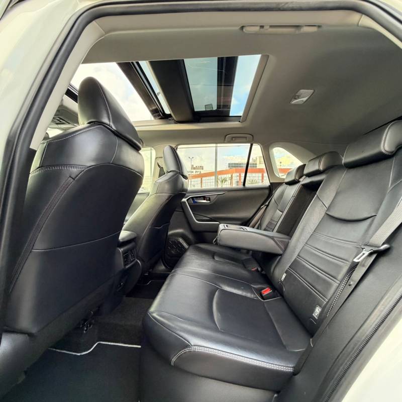 ������ RAV 4 HYBRID - ����� 8