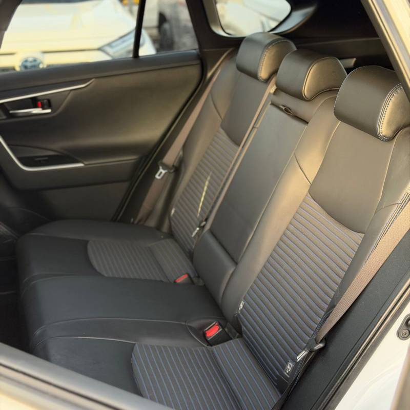 ������ RAV 4 HYBRID - ����� 8