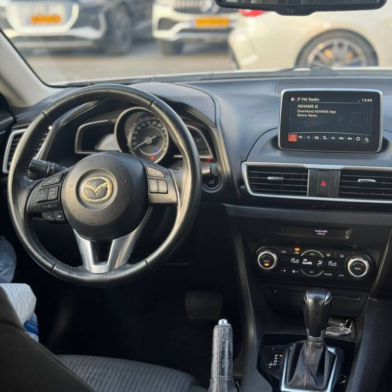  MAZDA 3 -  8