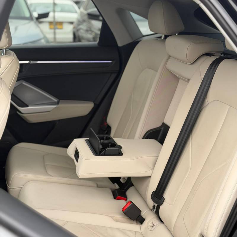 ����� Q3 SPORTBACK - ����� 8
