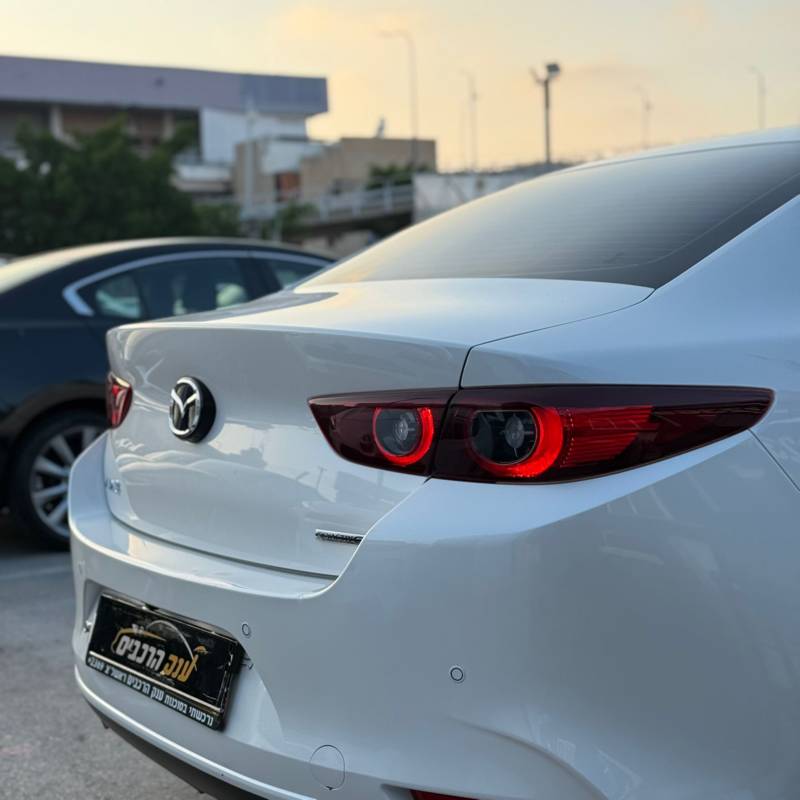  MAZDA 3 -  9