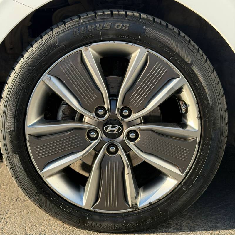 ������ IONIQ HYBRID - ����� 9