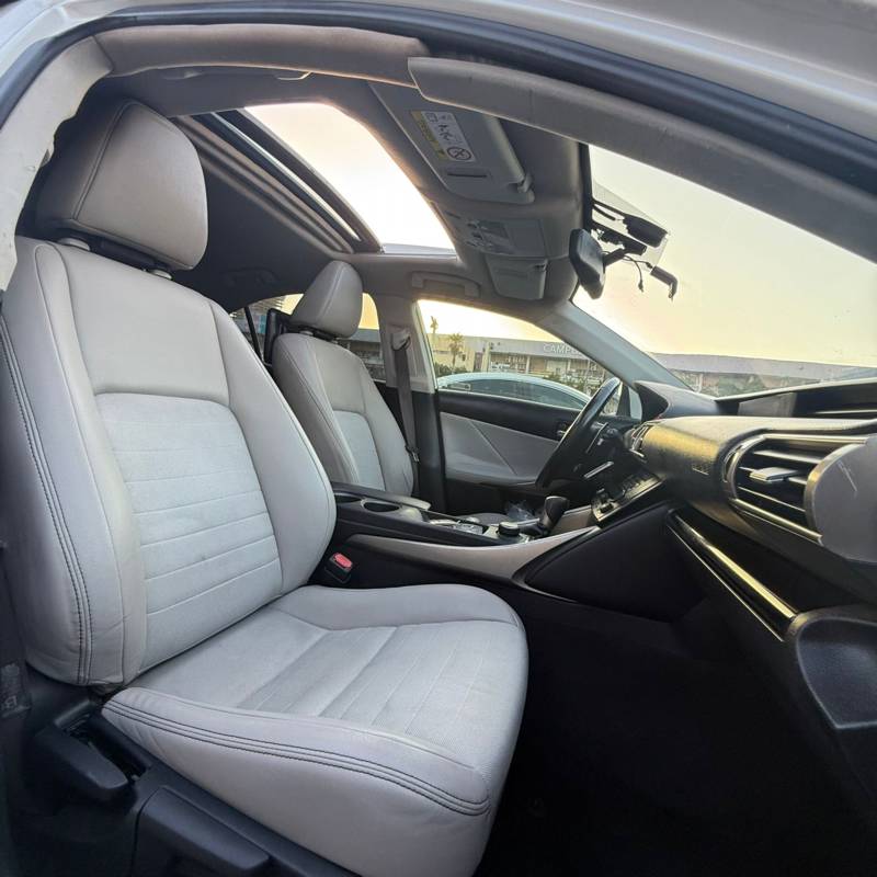  LEXUS IS300H -  9
