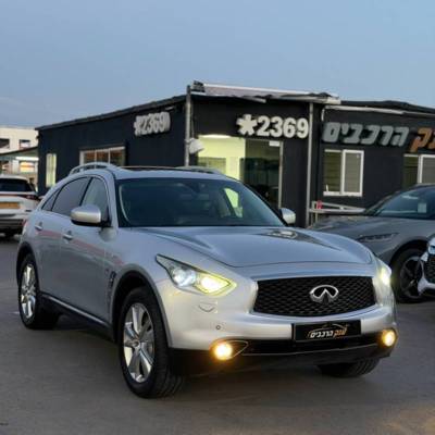 �����INFINITI QX70