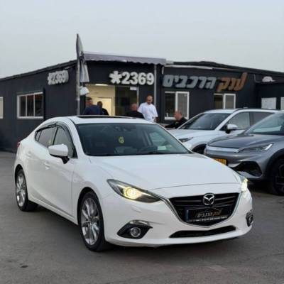 ����MAZDA 3