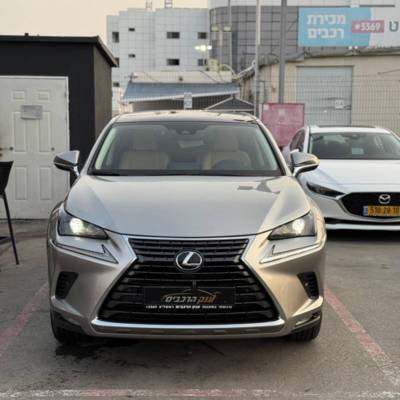  LEXUS NX300H -  2