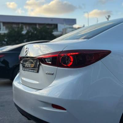  MAZDA 3 -  3