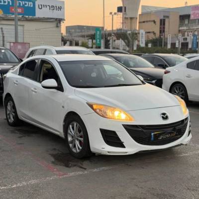  MAZDA 3 -  3
