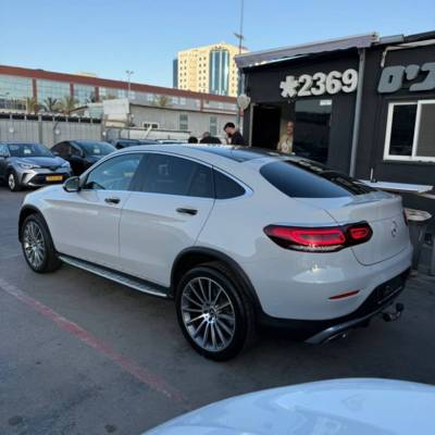  GLC300 E 4MATIC -  4