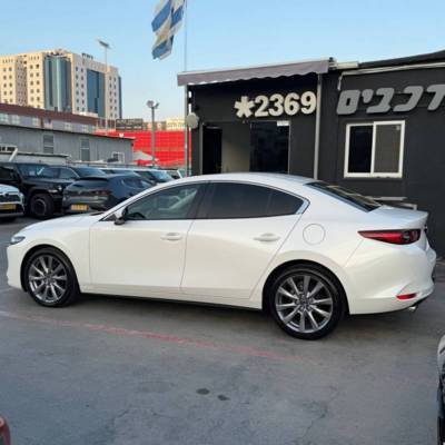  MAZDA 3 -  4