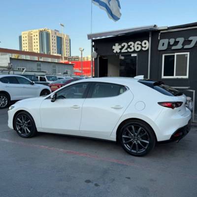  MAZDA3 -  4