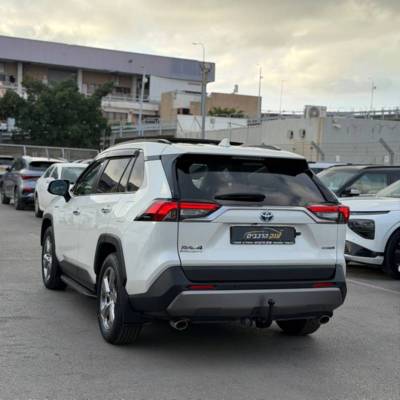 ������ RAV 4 HYBRID - ����� 4