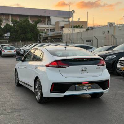 ������ IONIQ HYBRID - ����� 4