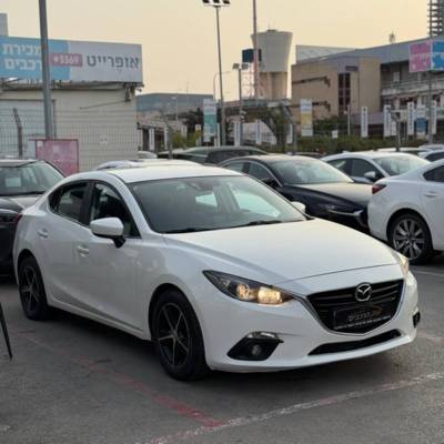  MAZDA 3 -  4