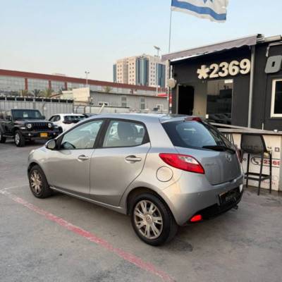  MAZDA 2 -  5