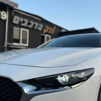  MAZDA 3 -  5