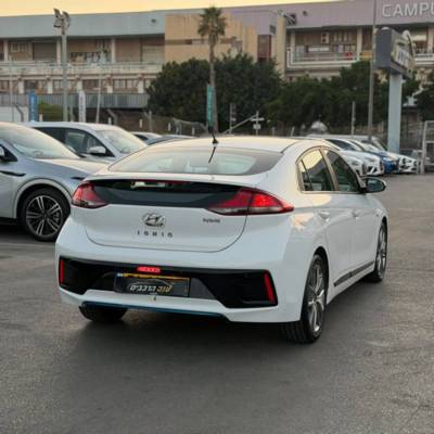 ������ IONIQ HYBRID - ����� 5