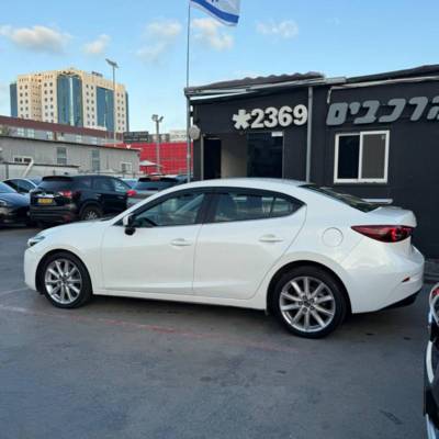  MAZDA 3 -  5