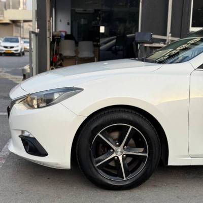  MAZDA 3 -  5