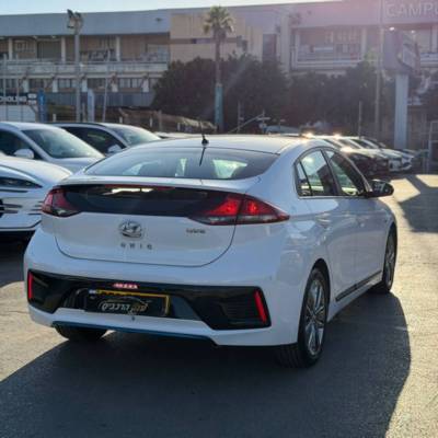 ������ IONIQ HYBRID - ����� 5