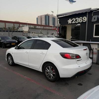  MAZDA 3 -  5