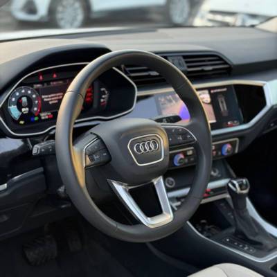 ����� Q3 SPORTBACK - ����� 7